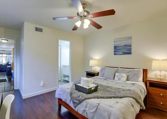 3 Mi To Uf: Townhome W/ Patio In Gainesville!