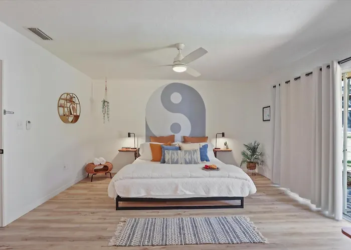 The Yinyang - King Bed , Workspace , Full Kitchen