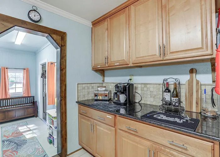 Pet-Friendly Florida Escape W/ Patio & Fire Pit!