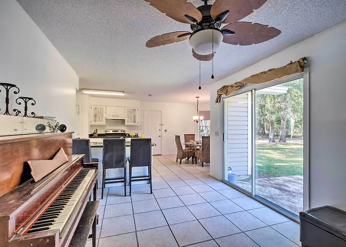 Sunny Abode, 10 Mi To University Of Florida!