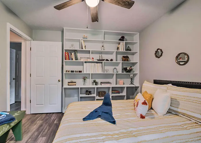 Serene Old Town Getaway Near Suwannee River!